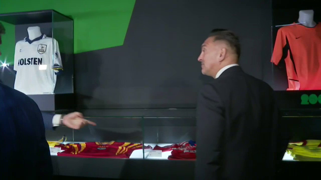 Gică Popescu și-a expus tricourile la Muzeul Fotbalului! „Am 200, am lăsat doar cinci aici” Ce a transmis fotbalistul din Generația de Aur a României_14