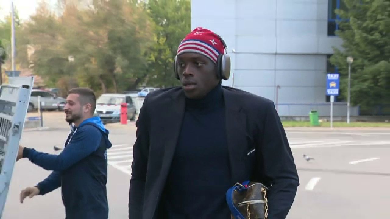 Joyskim Dawa a atras toate privirile la plecarea către Bruxelles! Stilul abordat de fundașul FCSB-ului _7