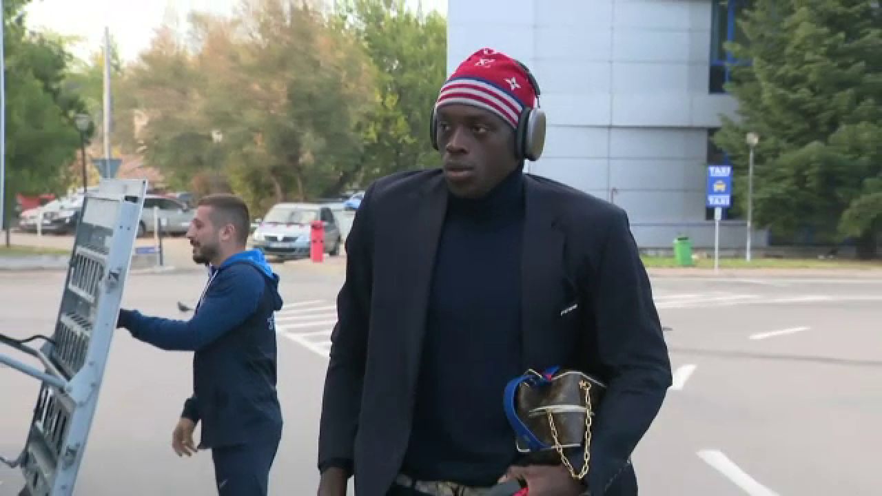 Joyskim Dawa a atras toate privirile la plecarea către Bruxelles! Stilul abordat de fundașul FCSB-ului _8