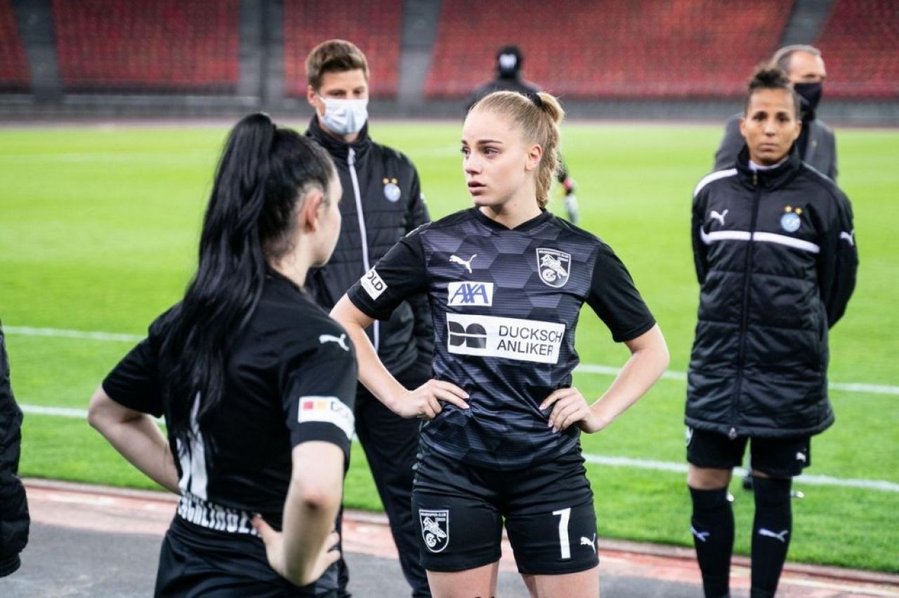 Cea mai frumoasă fotbalistă din lume se gândește să-și schimbe echipa_5