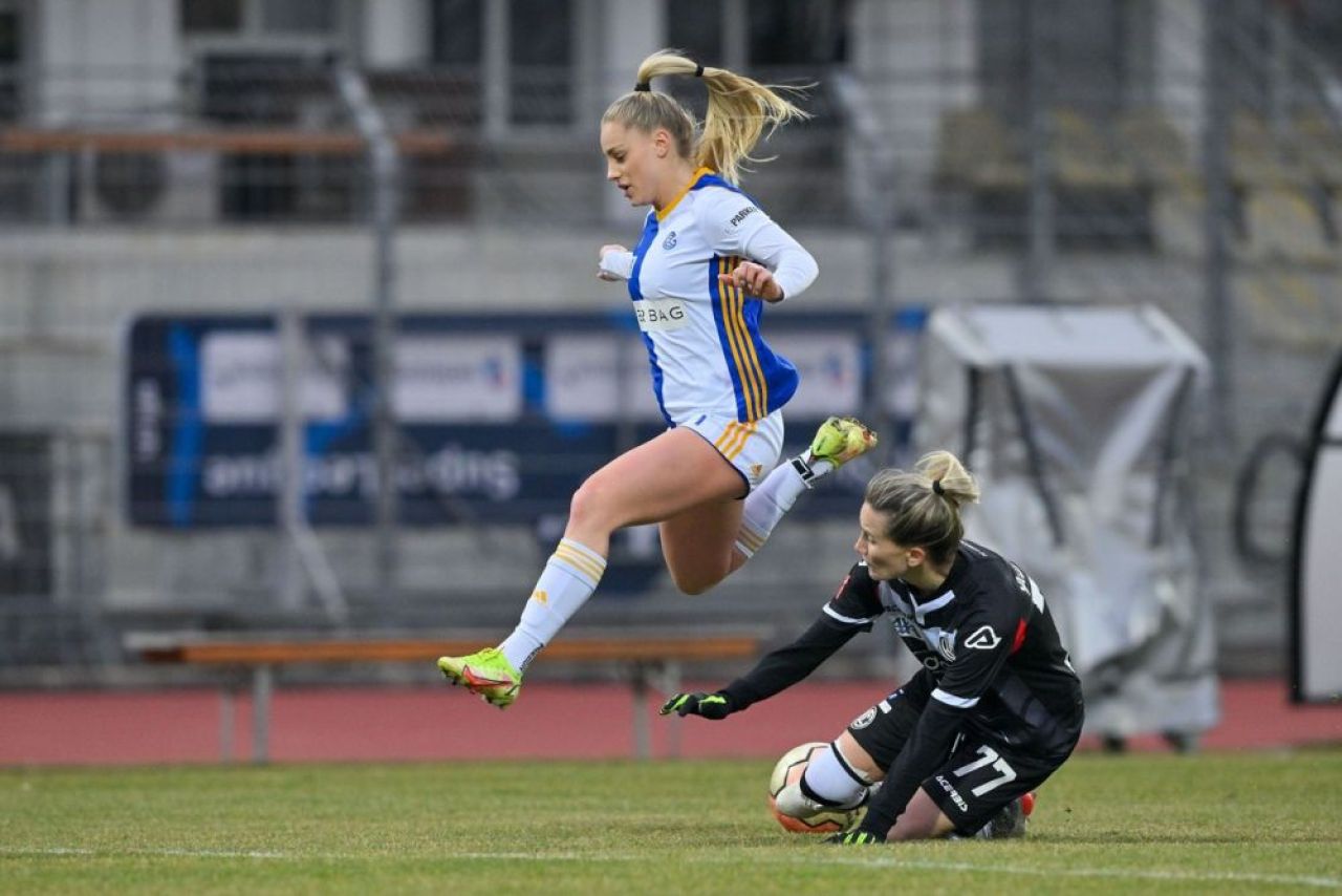 Cea mai frumoasă fotbalistă din lume se gândește să-și schimbe echipa_6