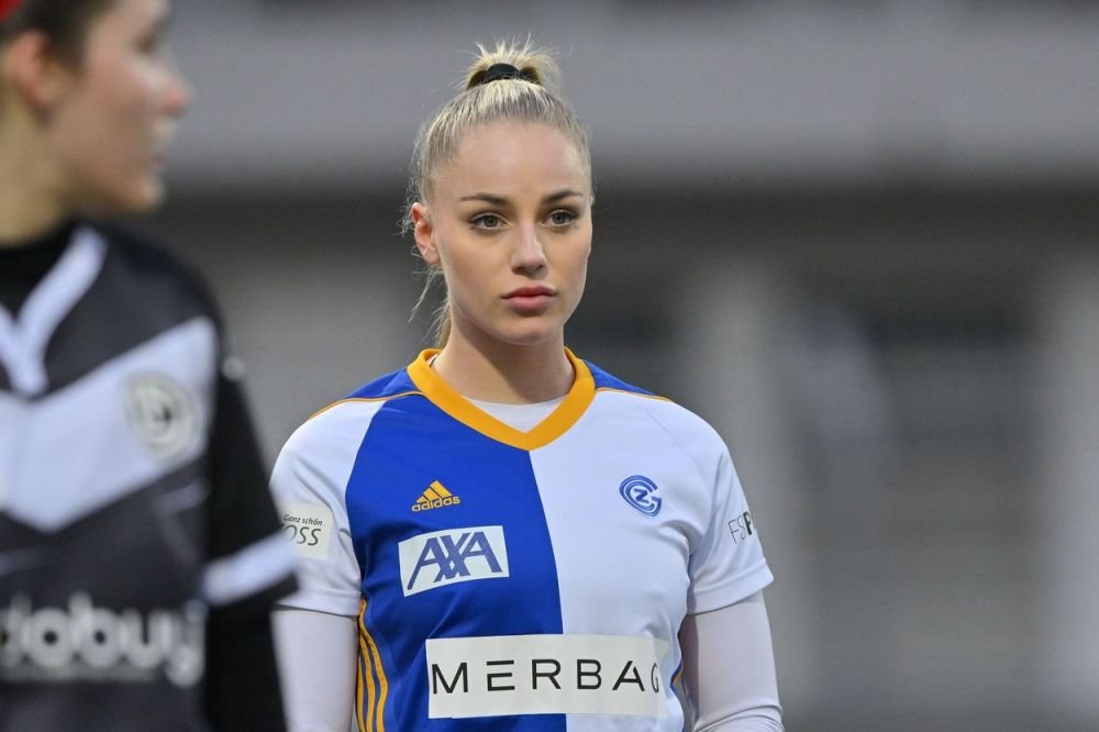 Cea mai frumoasă fotbalistă din lume se gândește să-și schimbe echipa_7