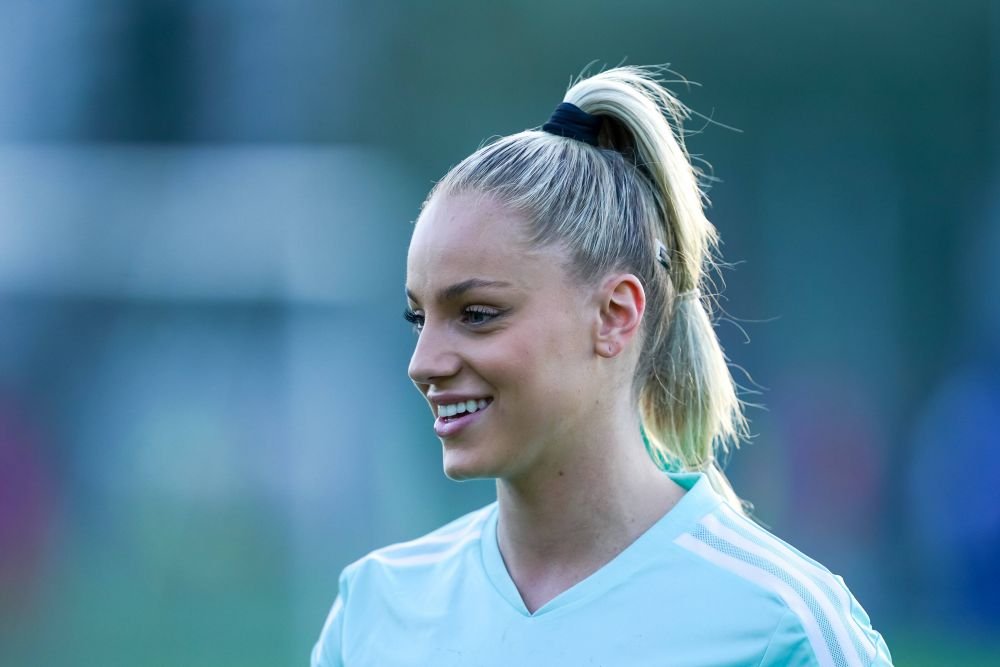 Cea mai frumoasă fotbalistă din lume se gândește să-și schimbe echipa_8