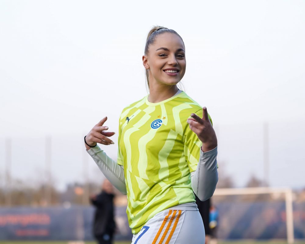 Cea mai frumoasă fotbalistă din lume se gândește să-și schimbe echipa_11