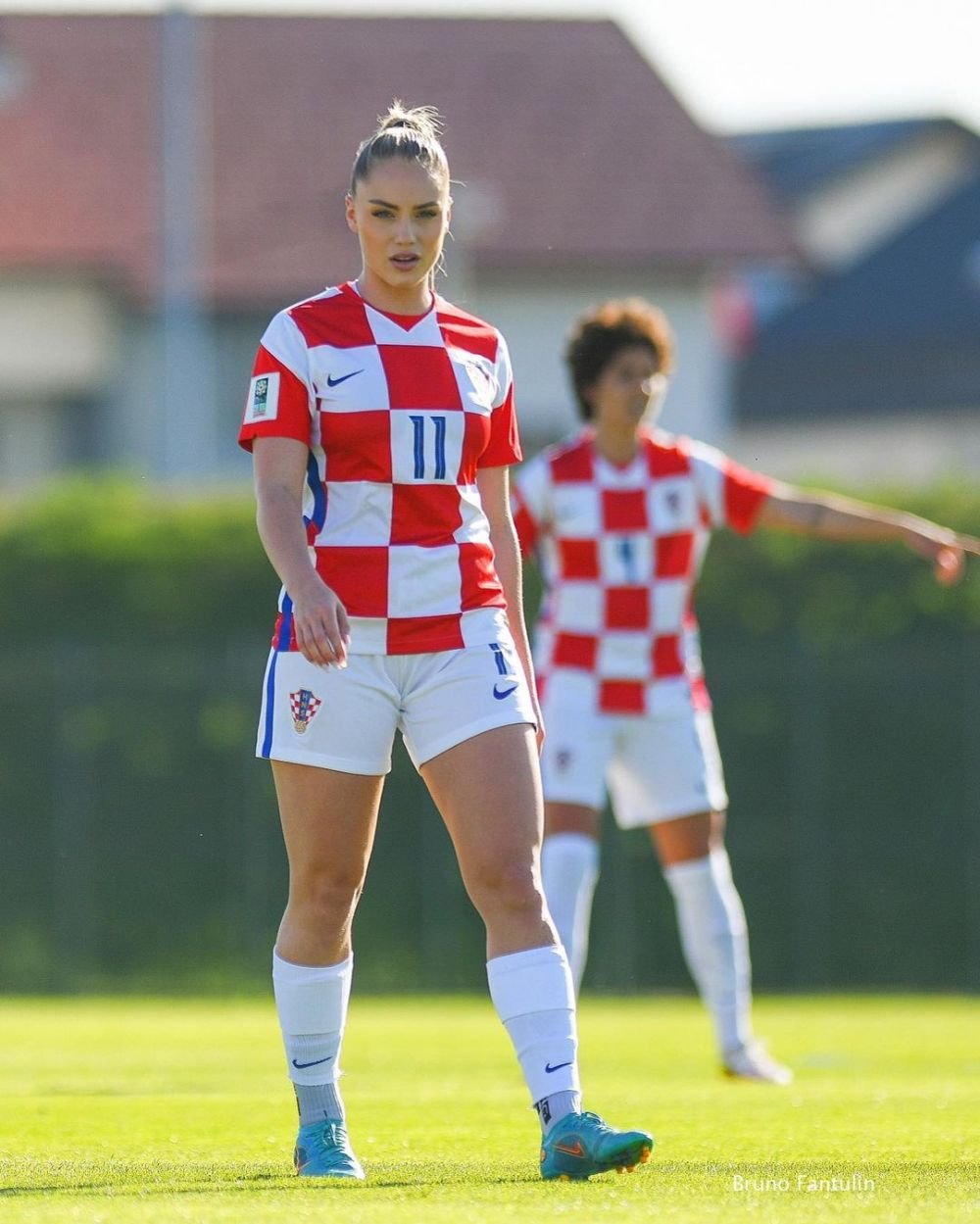 Cea mai frumoasă fotbalistă din lume se gândește să-și schimbe echipa_14