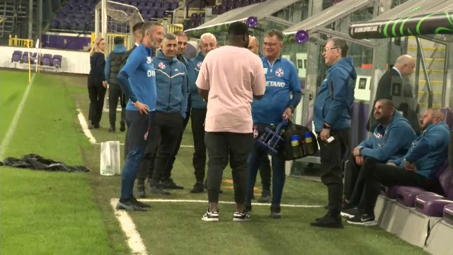Gnohere i-a vizitat pe cei de la FCSB la Bruxelles! ”Bizonul”, îmbrățisări calde cu cei din staff-ul vicecampioanei_10