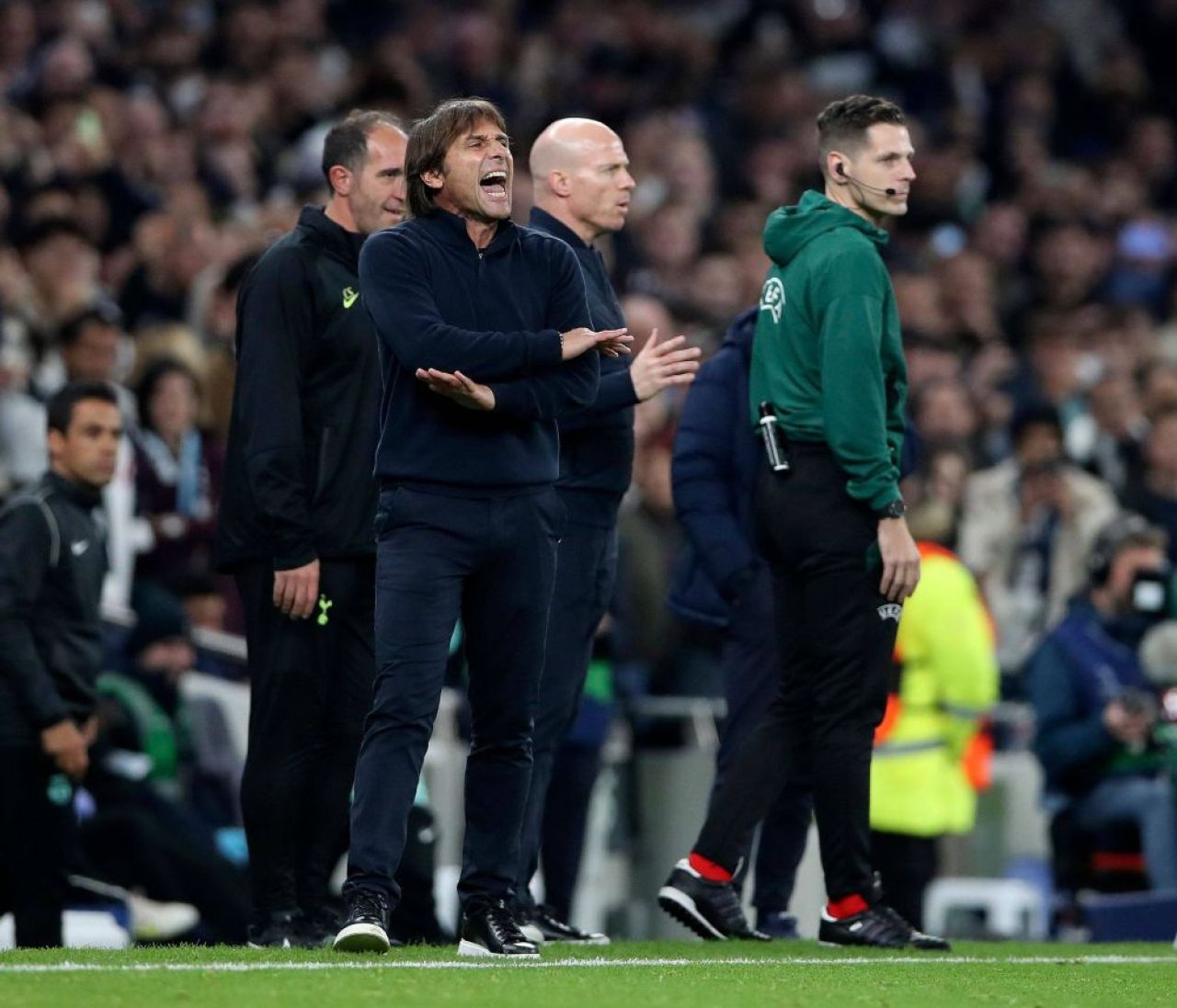 Criză de nervi a lui Antonio Conte în minutul 90+9, la Tottenham - Sporting: