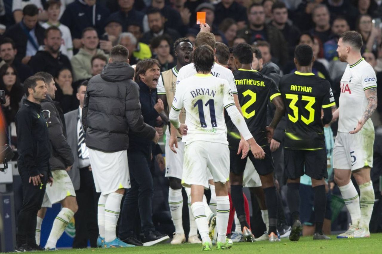 Criză de nervi a lui Antonio Conte în minutul 90+9, la Tottenham - Sporting: