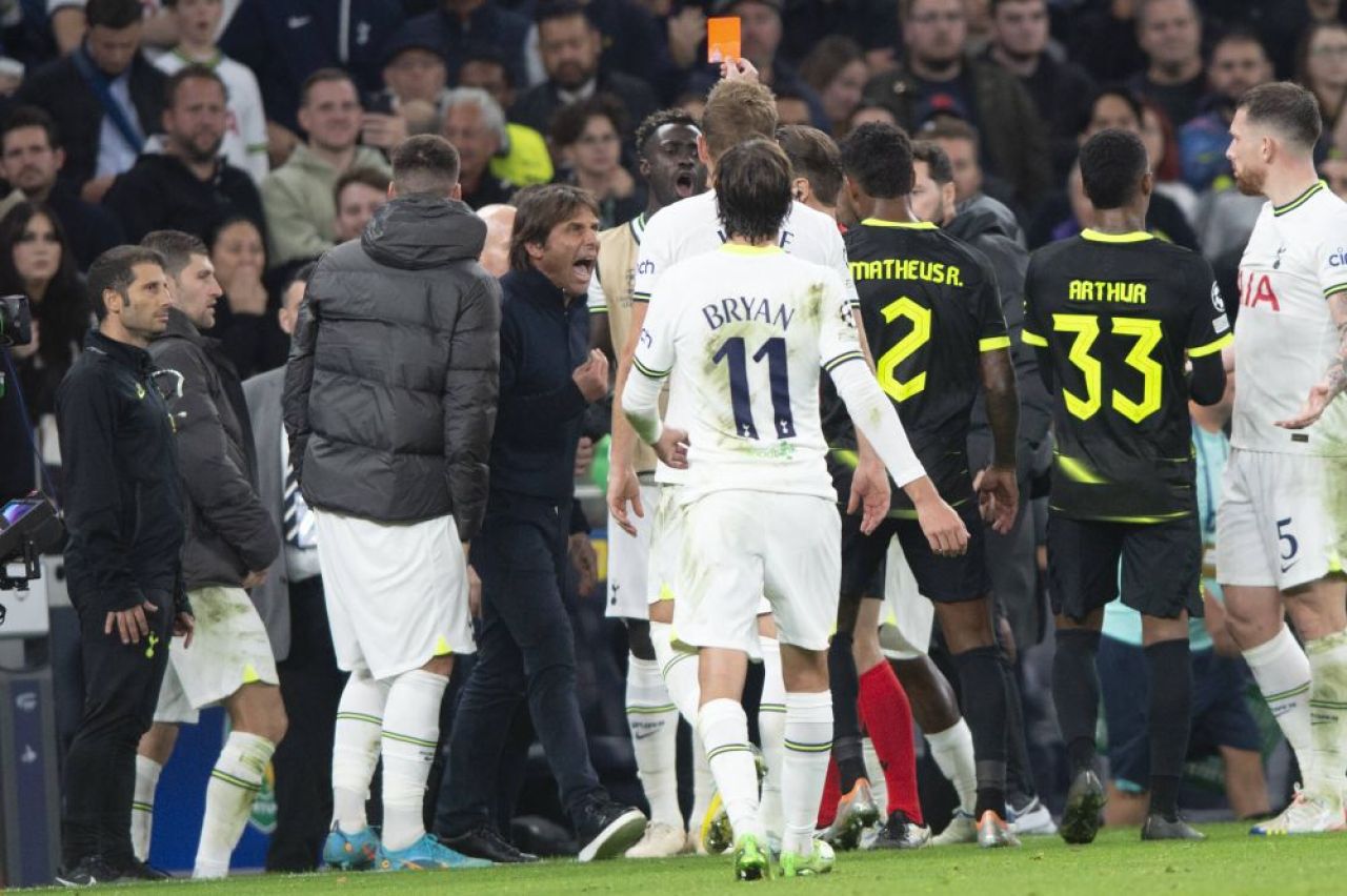 Criză de nervi a lui Antonio Conte în minutul 90+9, la Tottenham - Sporting: