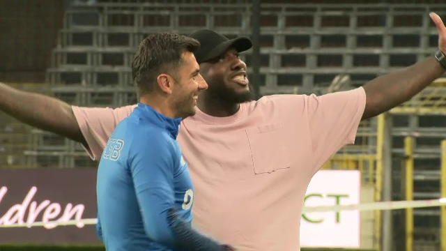 „Dică & Bizonescu” Harlem Gnohere nu și-a dat seama că e în direct și 'a comis-o' în timp ce vorbea cu antrenorul FCSB: „Am două familii!” _2