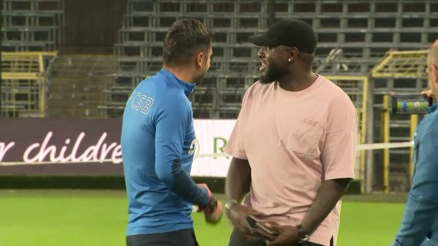 „Dică & Bizonescu” Harlem Gnohere nu și-a dat seama că e în direct și 'a comis-o' în timp ce vorbea cu antrenorul FCSB: „Am două familii!” _6