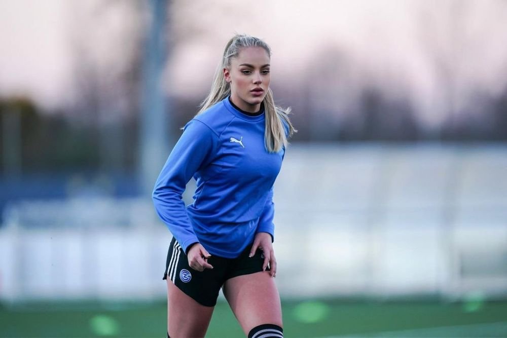 Ea a fost numită „cea mai frumoasă fotbalistă din lume”, dar nu vrea să i se spună că e sexy! Cum arată Ana Maria _13