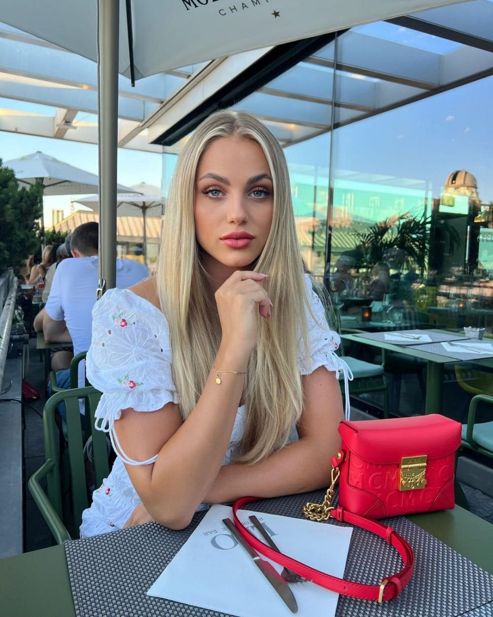 Ea a fost numită „cea mai frumoasă fotbalistă din lume”, dar nu vrea să i se spună că e sexy! Cum arată Ana Maria _39