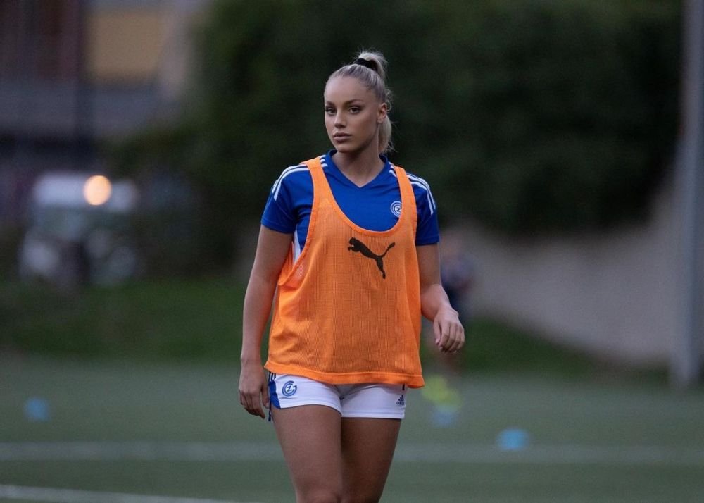 Ea a fost numită „cea mai frumoasă fotbalistă din lume”, dar nu vrea să i se spună că e sexy! Cum arată Ana Maria _59