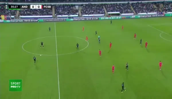 Anderlecht - FCSB | Olaru, aproape să &icirc;nscrie de la 60 m