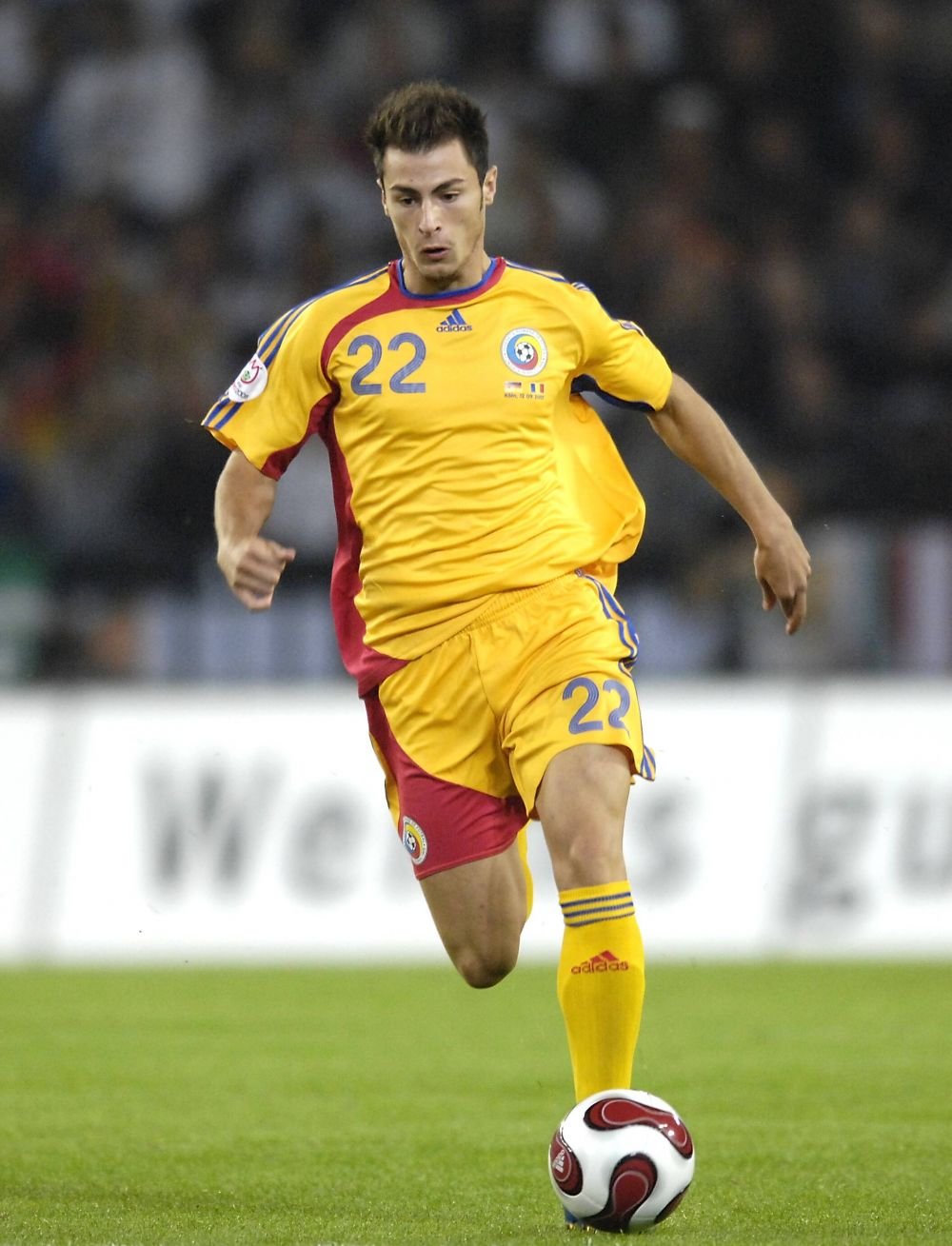 Fotbalistul care a renunțat la naționala României a prins doar 66 de minute în acest sezon, toate în Europa League!_3