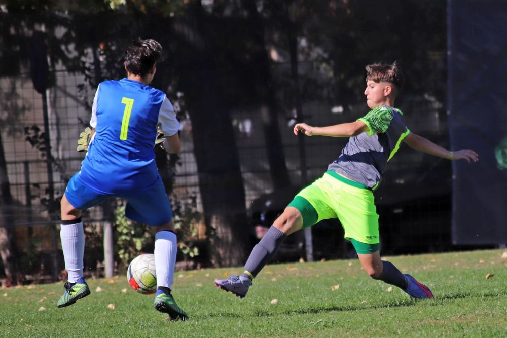 De unde vine numele Vulpițele Galbene și ce meserii au fotbalistele din Roman_6