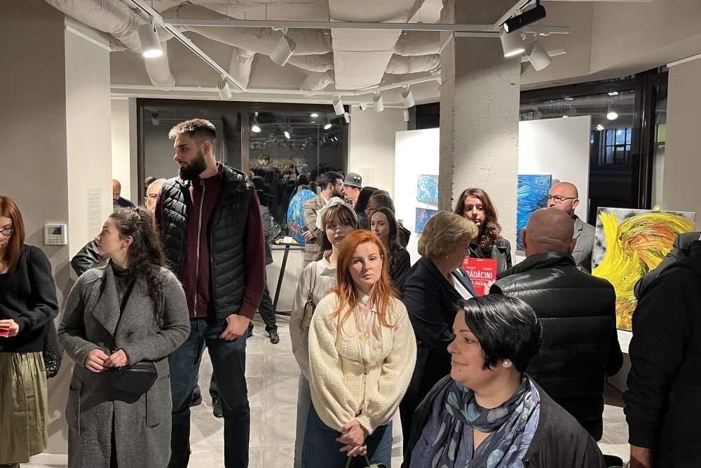 Kira Hagi și-a lansat o expoziție inedită de pictură. Ilie Dumitrescu a cumpărat un tablou de 1.000 de euro_4