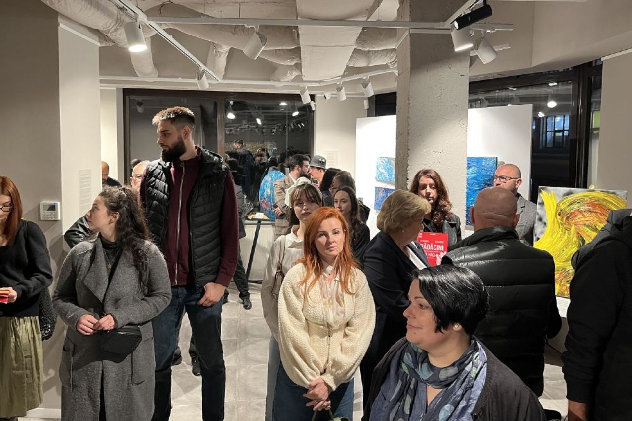 Kira Hagi și-a lansat o expoziție inedită de pictură. Ilie Dumitrescu a cumpărat un tablou de 1.000 de euro_4