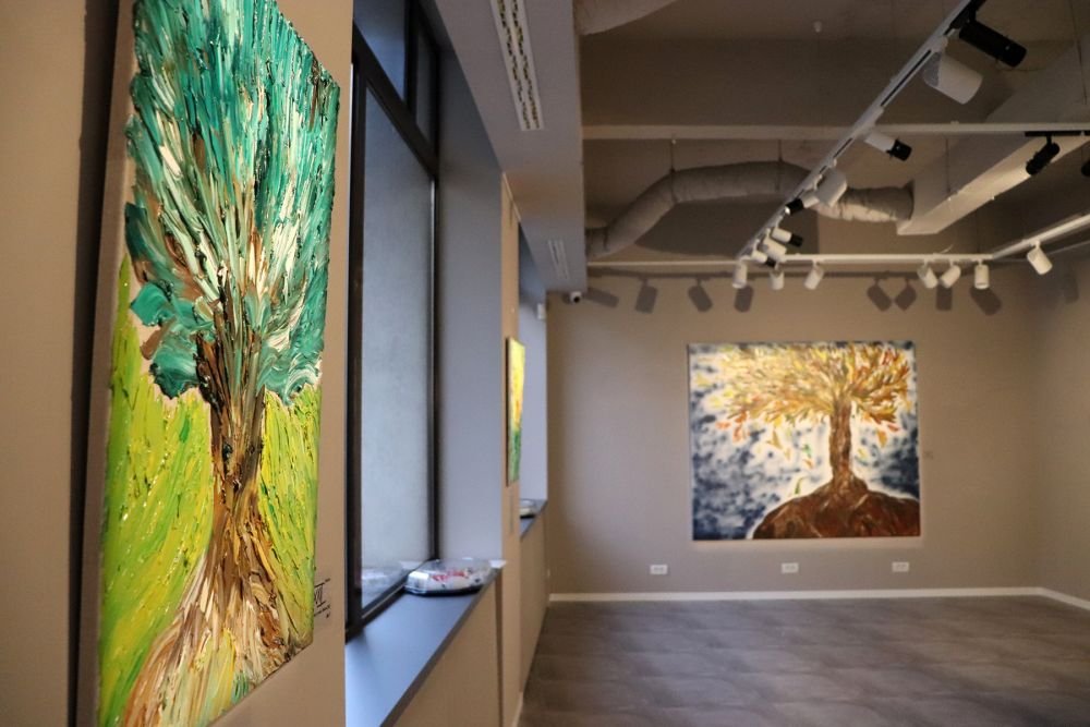 Kira Hagi și-a lansat o expoziție inedită de pictură. Ilie Dumitrescu a cumpărat un tablou de 1.000 de euro_7