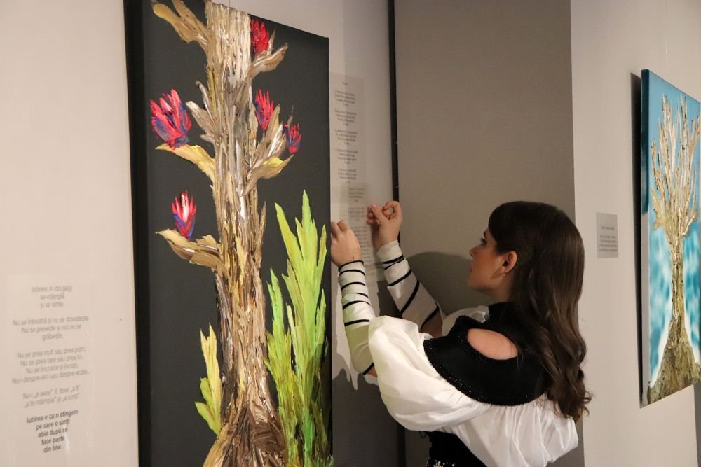 Kira Hagi și-a lansat o expoziție inedită de pictură. Ilie Dumitrescu a cumpărat un tablou de 1.000 de euro_12