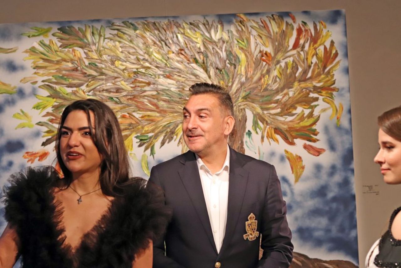 Kira Hagi și-a lansat o expoziție inedită de pictură. Ilie Dumitrescu a cumpărat un tablou de 1.000 de euro_35