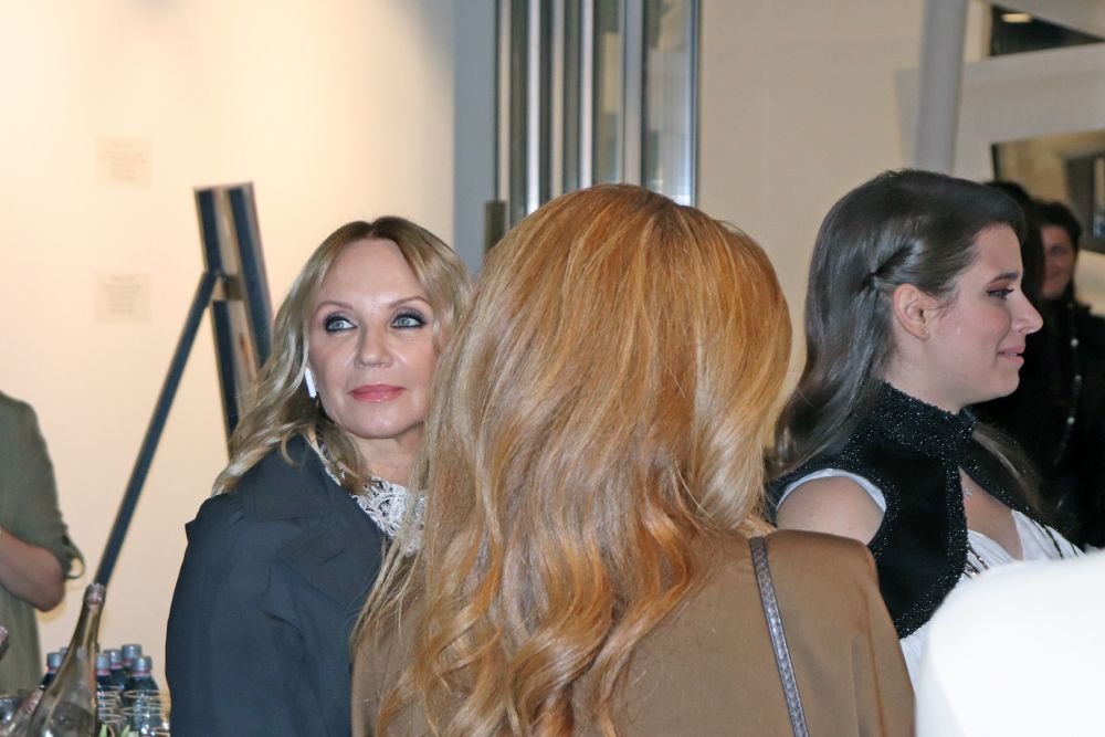 Kira Hagi și-a lansat o expoziție inedită de pictură. Ilie Dumitrescu a cumpărat un tablou de 1.000 de euro_39
