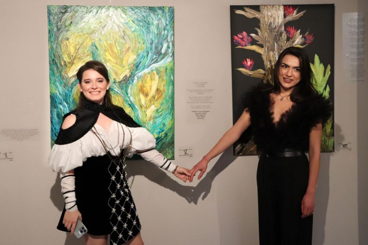 Kira Hagi și-a lansat o expoziție inedită de pictură. Ilie Dumitrescu a cumpărat un tablou de 1.000 de euro_46