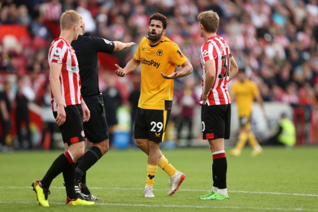 Diego ”Zidane” Costa! Brazilianul a fost eliminat după ce și-a lovit un adversar cu capul în Brentford - Wolves_2