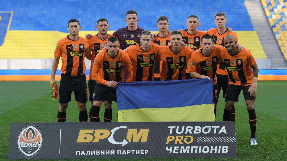 Haos la meciul lui Șahtior Donețk: &icirc;ntrerupere de peste o oră, jucători adăpostiți la vestiare și pauză de doar cinci minute!