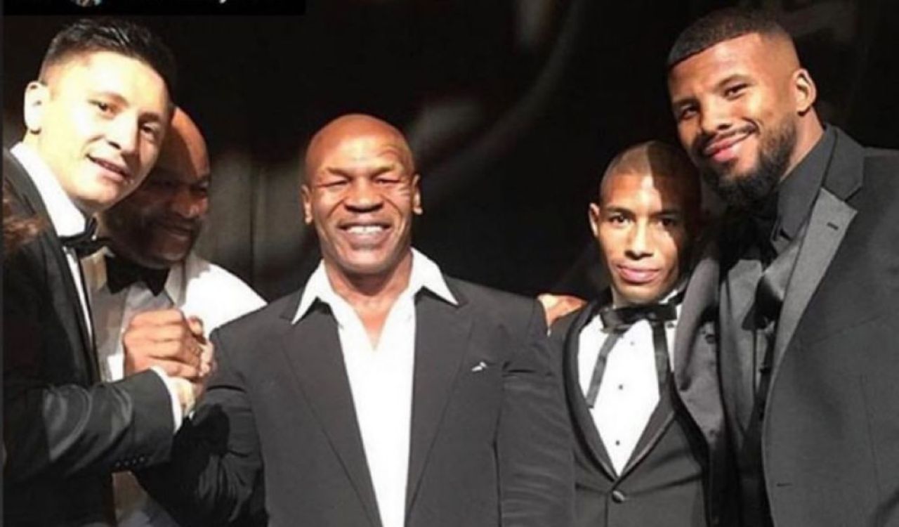 Românul care e protejatul lui Floyd Mayweather e campion WBA Latino! Victorie prin K.O _4