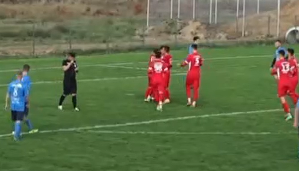 Fotbalistul care a trecut pe la Dinamo și Craiova a revenit pe teren la 52 de ani! Echipa sa a &icirc;nvins cu 9-0 &icirc;n Liga 4