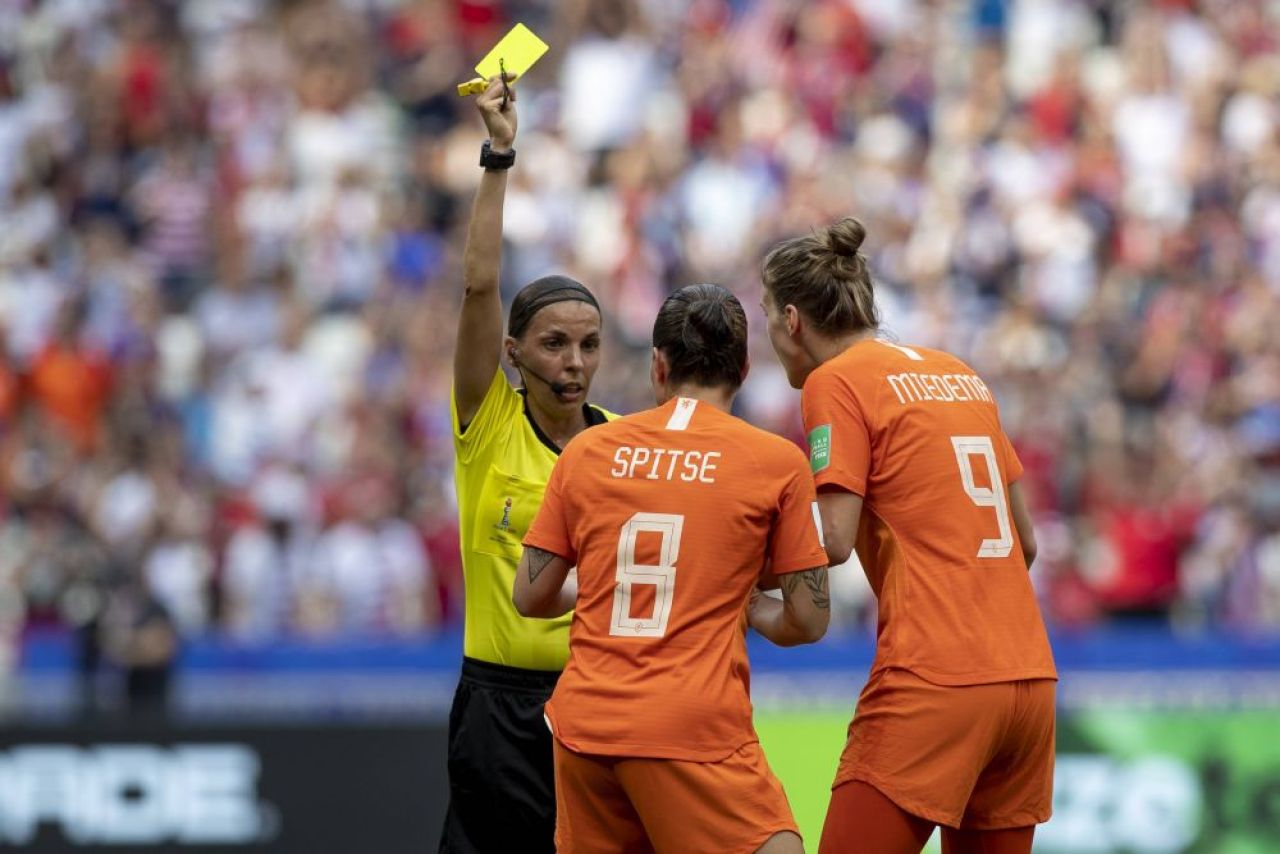 Real Madrid va fi arbitrată în premieră de o femeie! Aceasta va conduce partida cu Celtic din Champions League_1