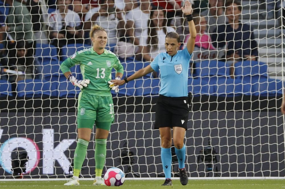 Real Madrid va fi arbitrată în premieră de o femeie! Aceasta va conduce partida cu Celtic din Champions League_10
