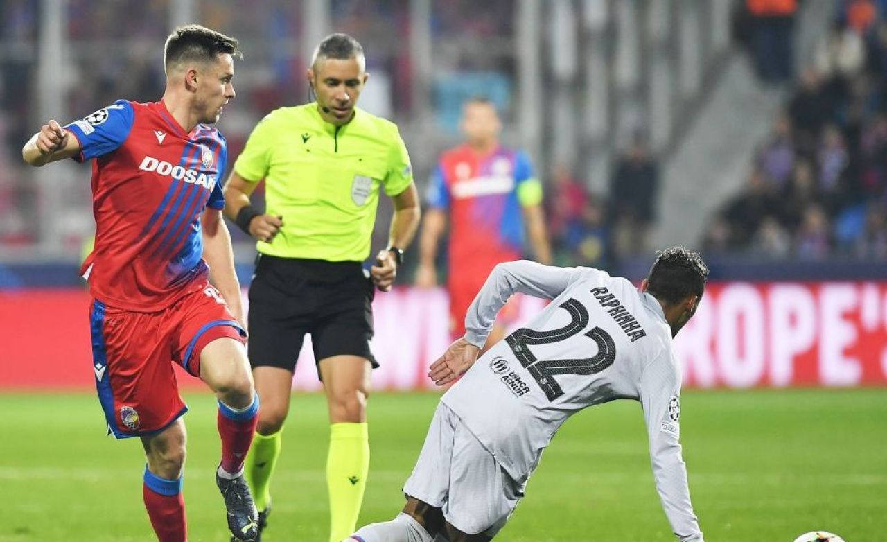 Prestație bună pentru Radu Petrescu la debutul în Champions League! Decizia inspirată luată de 'centralul' român în meciul Barcelonei _2