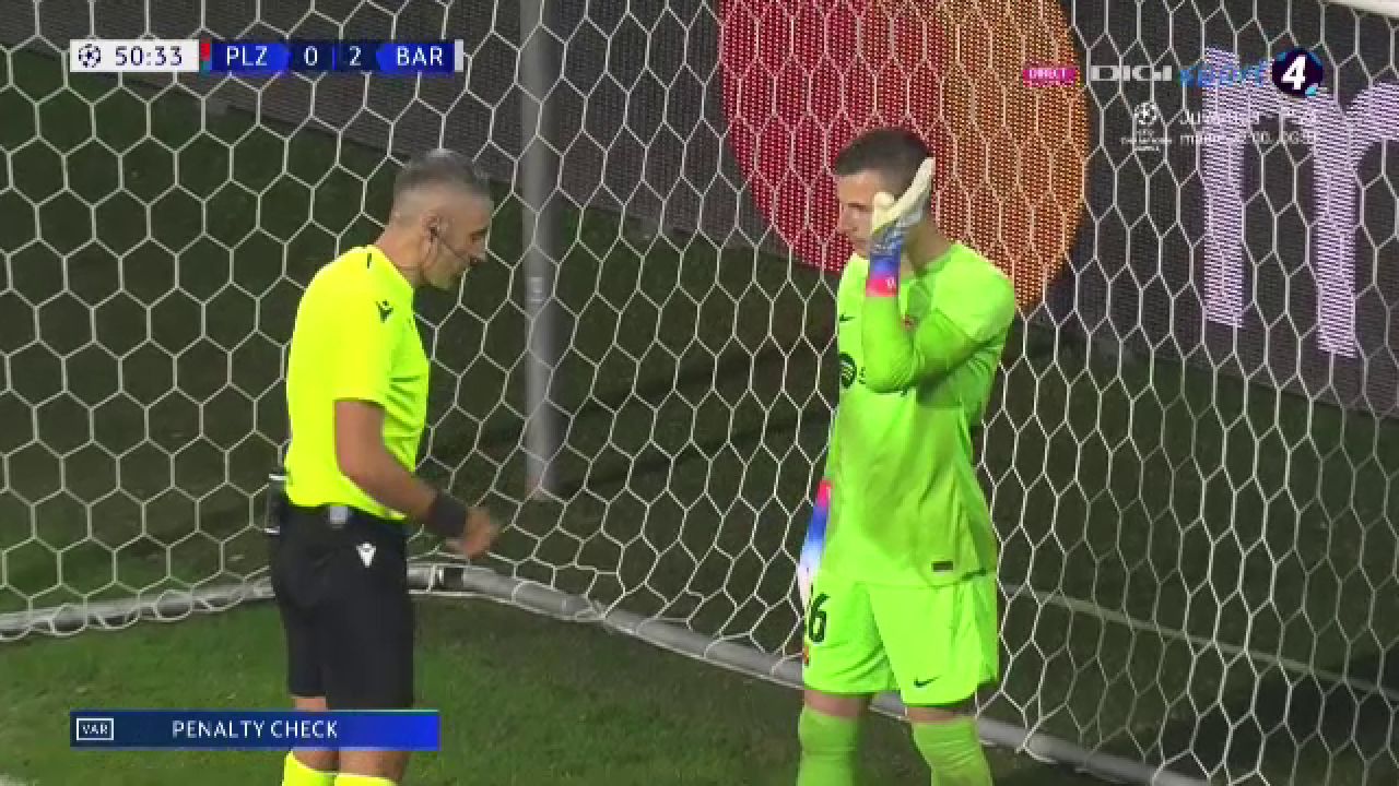 Prestație bună pentru Radu Petrescu la debutul în Champions League! Decizia inspirată luată de 'centralul' român în meciul Barcelonei _11