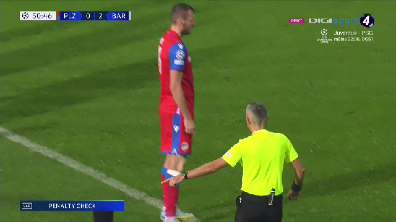 Prestație bună pentru Radu Petrescu la debutul în Champions League! Decizia inspirată luată de 'centralul' român în meciul Barcelonei _15