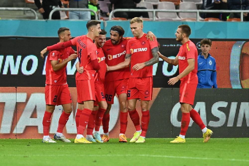Jucătorul de la FCSB care l-a uimit pe Nicolae Dică: Dacă aș avea 20 de ani, aș sta doar l&acirc;ngă el. Aș ajunge mare fotbalist 100%