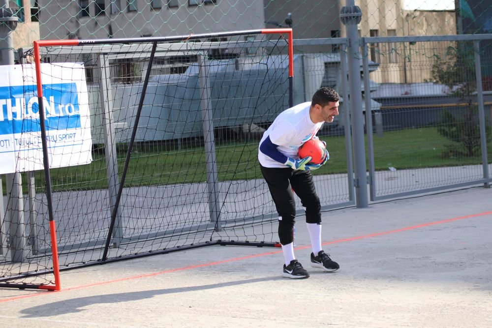 Fotbal ca-n curtea mall-ului! Belodedici, Gardoș, Coman și Varga au făcut spectacol pe ciment, la Obor_10