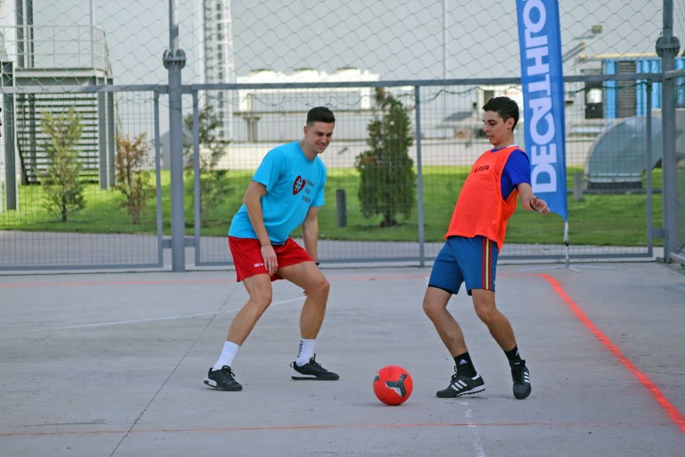 Fotbal ca-n curtea mall-ului! Belodedici, Gardoș, Coman și Varga au făcut spectacol pe ciment, la Obor_11