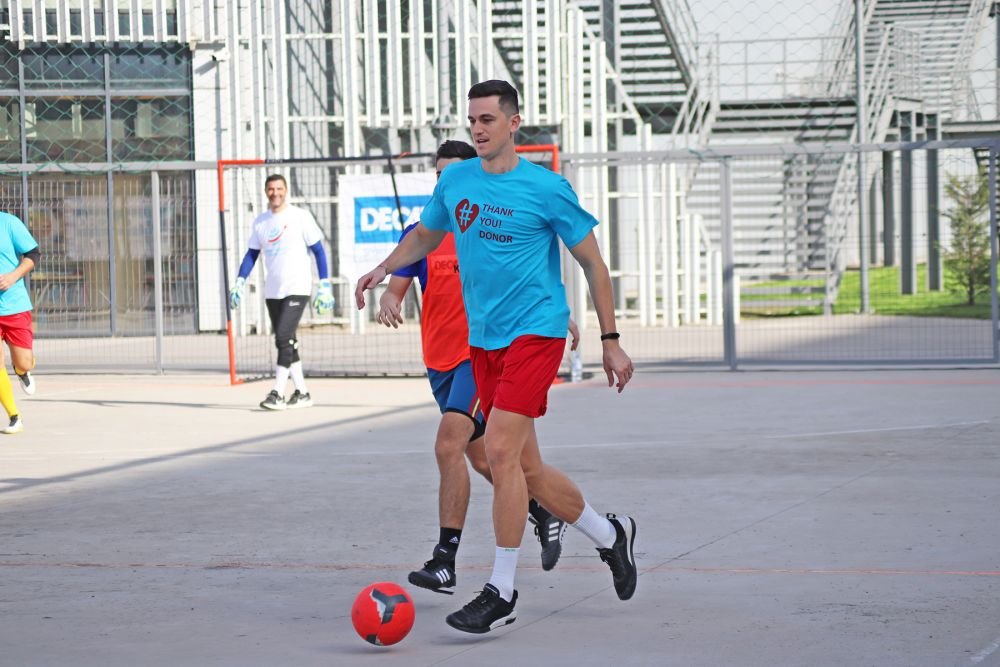 Fotbal ca-n curtea mall-ului! Belodedici, Gardoș, Coman și Varga au făcut spectacol pe ciment, la Obor_13