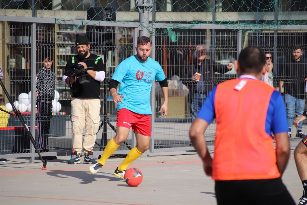 Fotbal ca-n curtea mall-ului! Belodedici, Gardoș, Coman și Varga au făcut spectacol pe ciment, la Obor_15