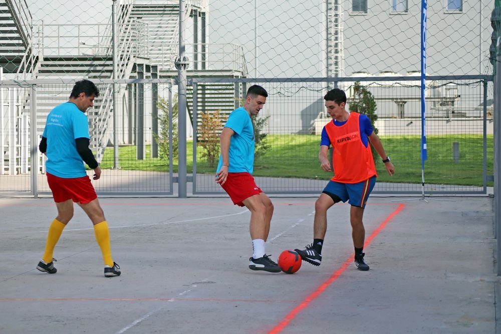 Fotbal ca-n curtea mall-ului! Belodedici, Gardoș, Coman și Varga au făcut spectacol pe ciment, la Obor_22