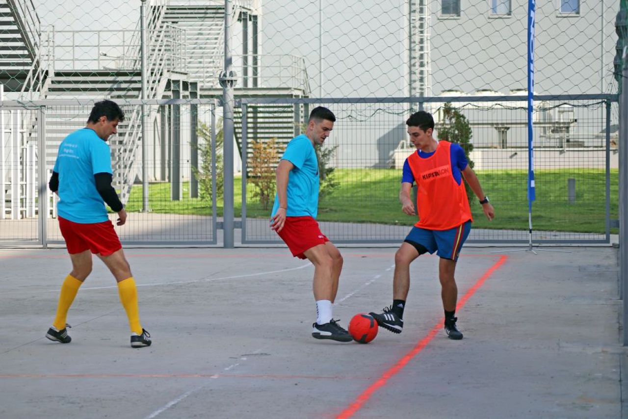Fotbal ca-n curtea mall-ului! Belodedici, Gardoș, Coman și Varga au făcut spectacol pe ciment, la Obor_22