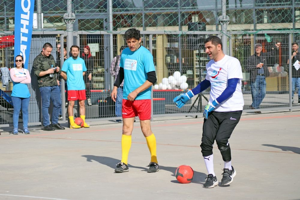 Fotbal ca-n curtea mall-ului! Belodedici, Gardoș, Coman și Varga au făcut spectacol pe ciment, la Obor_23