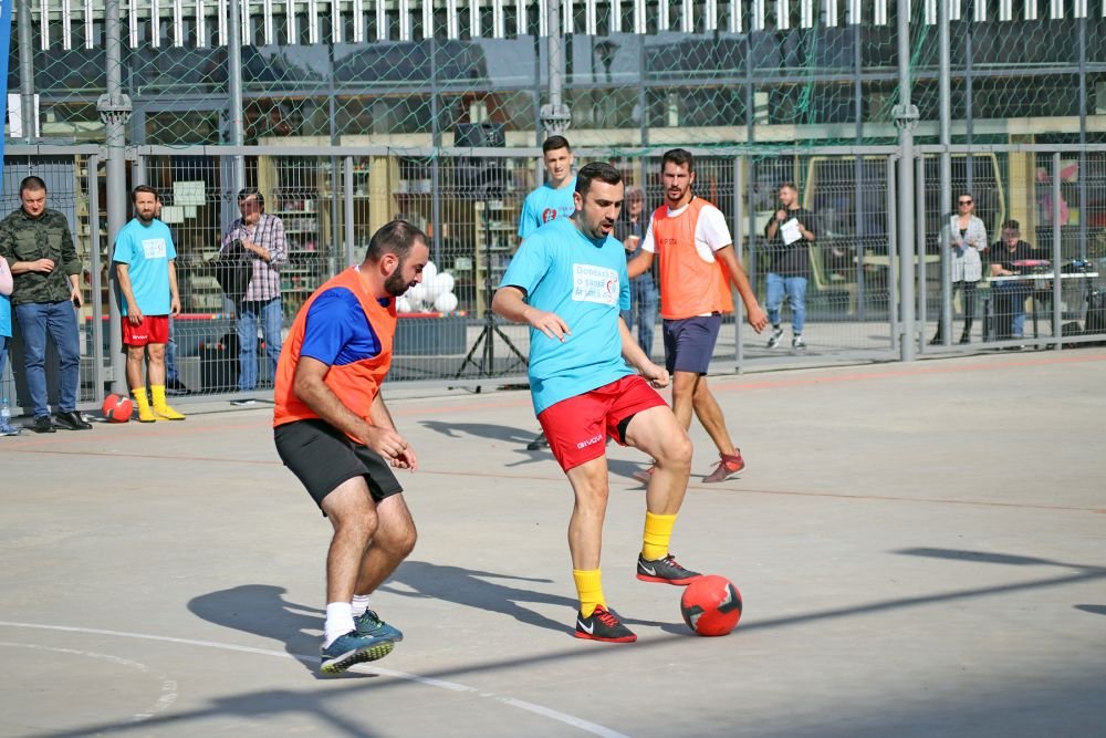 Fotbal ca-n curtea mall-ului! Belodedici, Gardoș, Coman și Varga au făcut spectacol pe ciment, la Obor_24