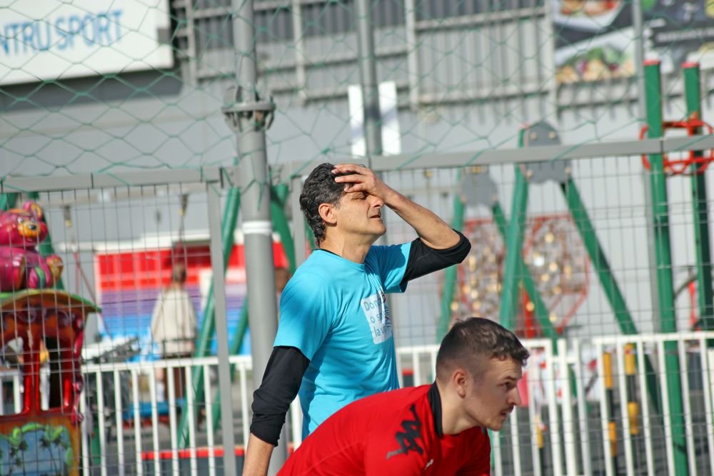 Fotbal ca-n curtea mall-ului! Belodedici, Gardoș, Coman și Varga au făcut spectacol pe ciment, la Obor_25