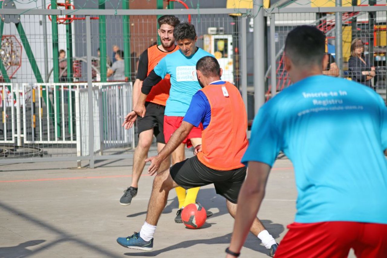 Fotbal ca-n curtea mall-ului! Belodedici, Gardoș, Coman și Varga au făcut spectacol pe ciment, la Obor_27