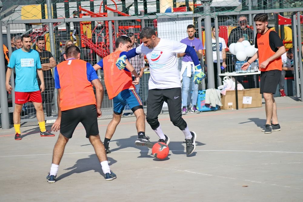 Fotbal ca-n curtea mall-ului! Belodedici, Gardoș, Coman și Varga au făcut spectacol pe ciment, la Obor_28