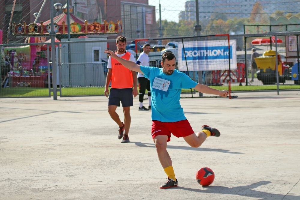 Fotbal ca-n curtea mall-ului! Belodedici, Gardoș, Coman și Varga au făcut spectacol pe ciment, la Obor_35